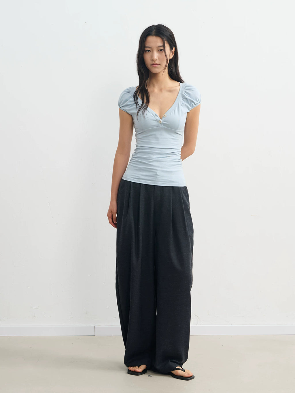 LINY LIBERTY Deep V-neck Pleated Slim Waist Tee