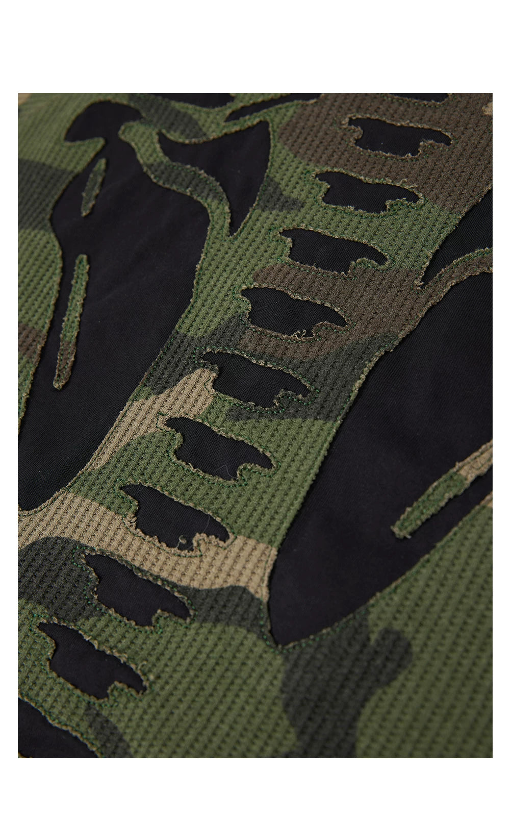 RELABEL Sticker Embroidery Camouflage Tee