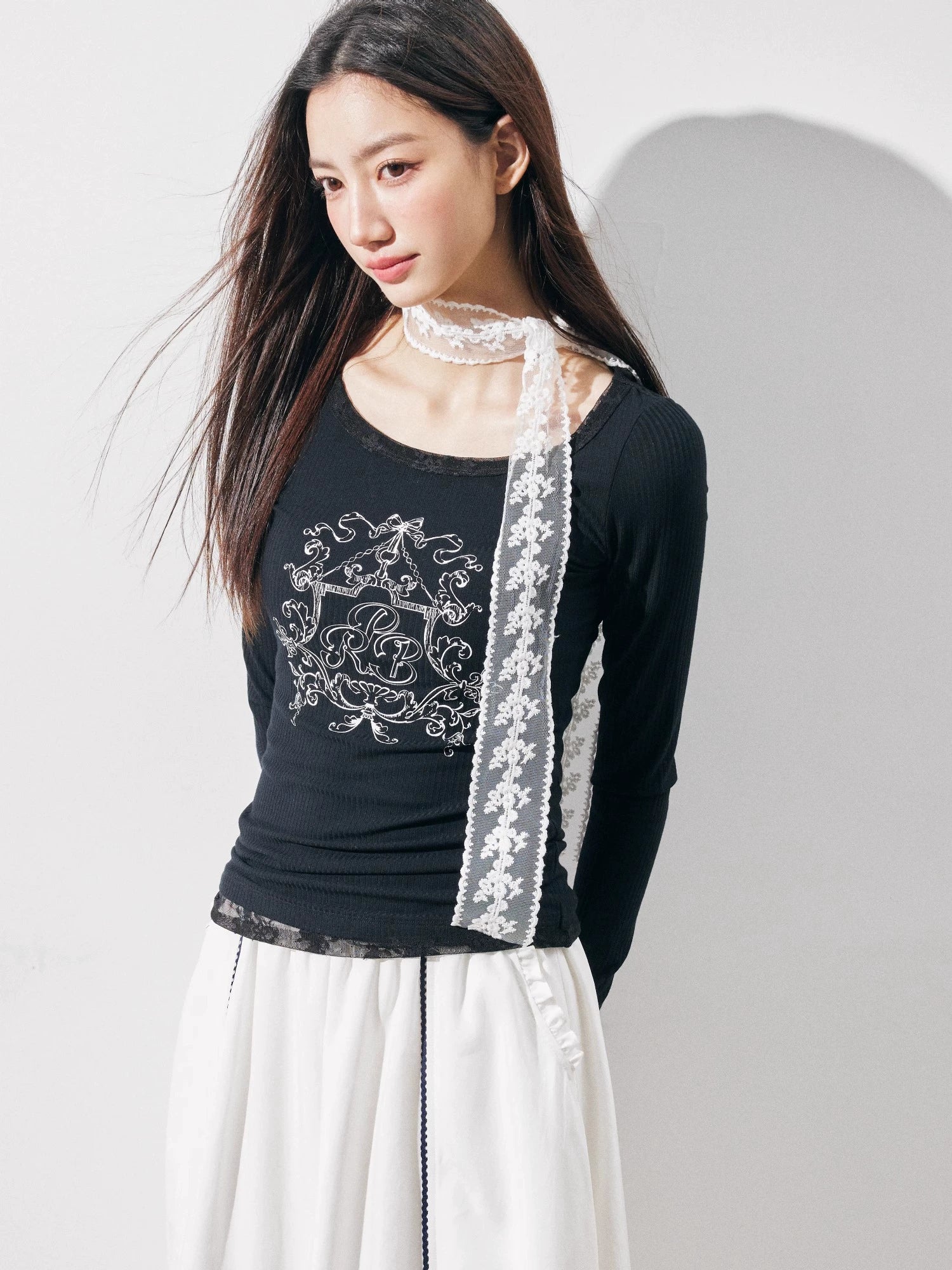 RPB BRAND Vintage Lace Slim-Fit U-Neck Bottom Shirt