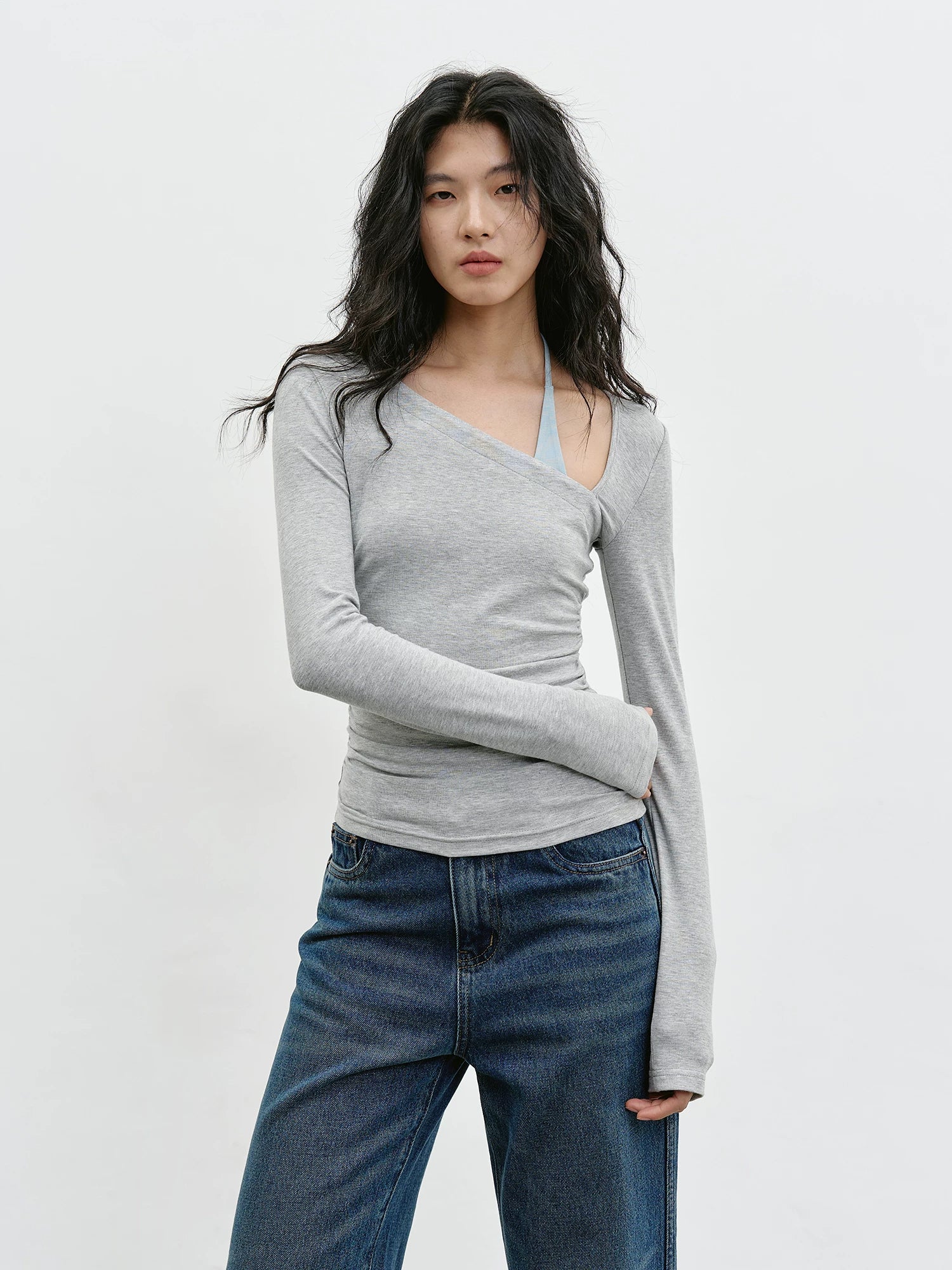 EIGHTHMONTH Slim and Thin Slanted Shoulder Long Sleeves