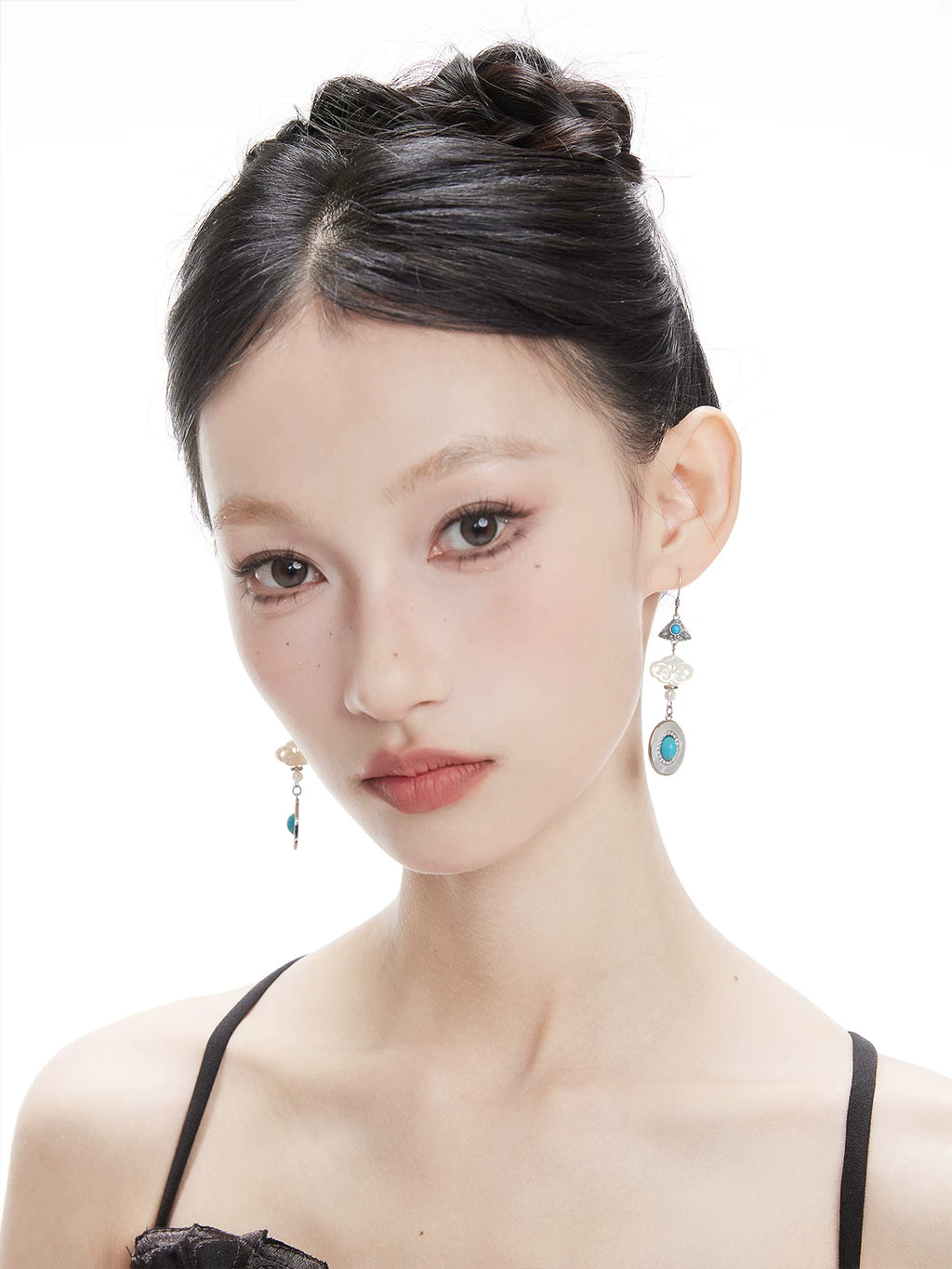 NO SOLUTION Vintage Court Gem Earrings