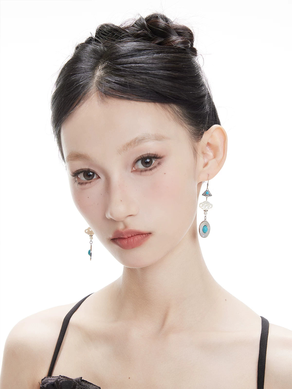 NO SOLUTION Vintage Court Gem Earrings