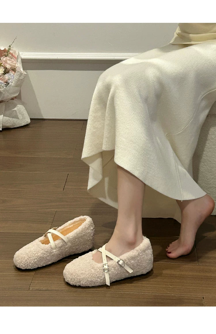 CHRNDXEE Cross-buckle Flat-soled Lamb Wool Shoes