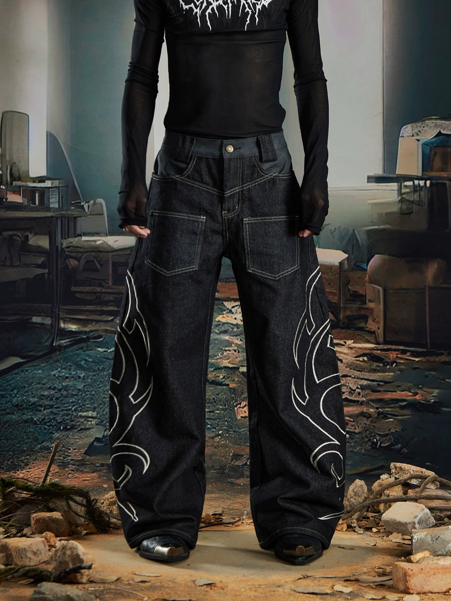 NOMANIAI Embroidered Totem Scimitar Jeans