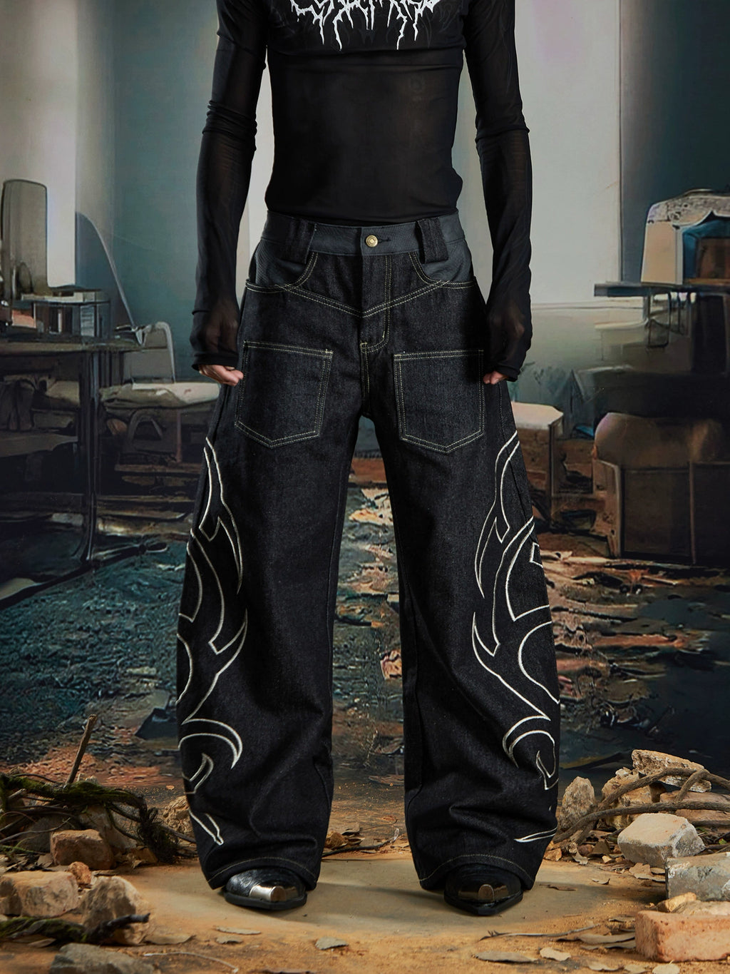 NOMANIAI Embroidered Totem Scimitar Jeans