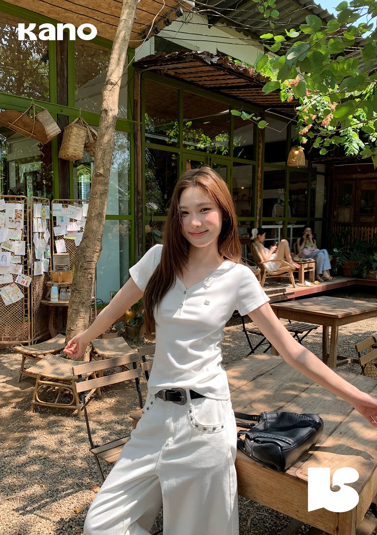 KANO Retro V-neck Letter Metal Label Slim Tee