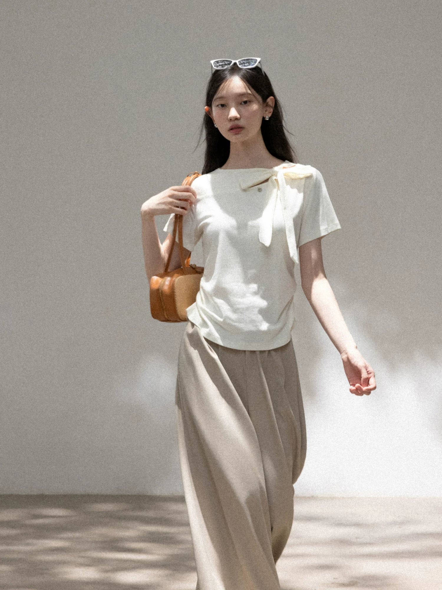 Cantonstory Crew Neck Front Shoulder Waist Thin Tee