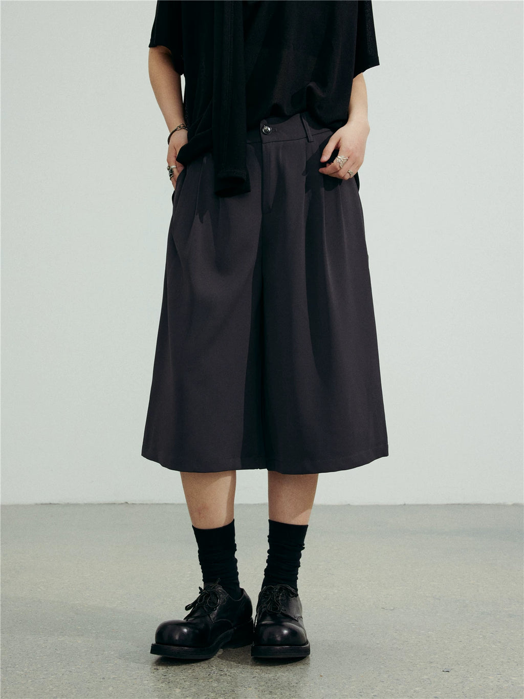 SUNYVONNE Loose-fitting Pleated Casual Shorts