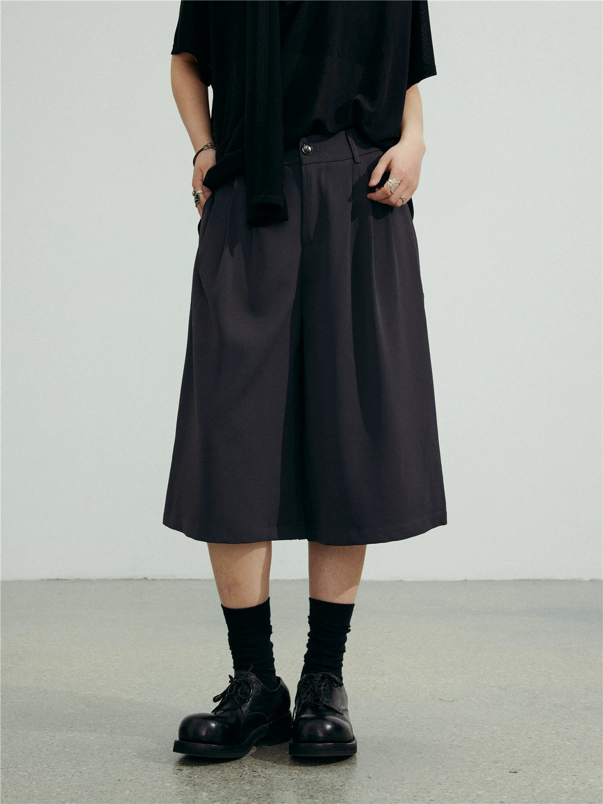 SUNYVONNE Loose-fitting Pleated Casual Shorts