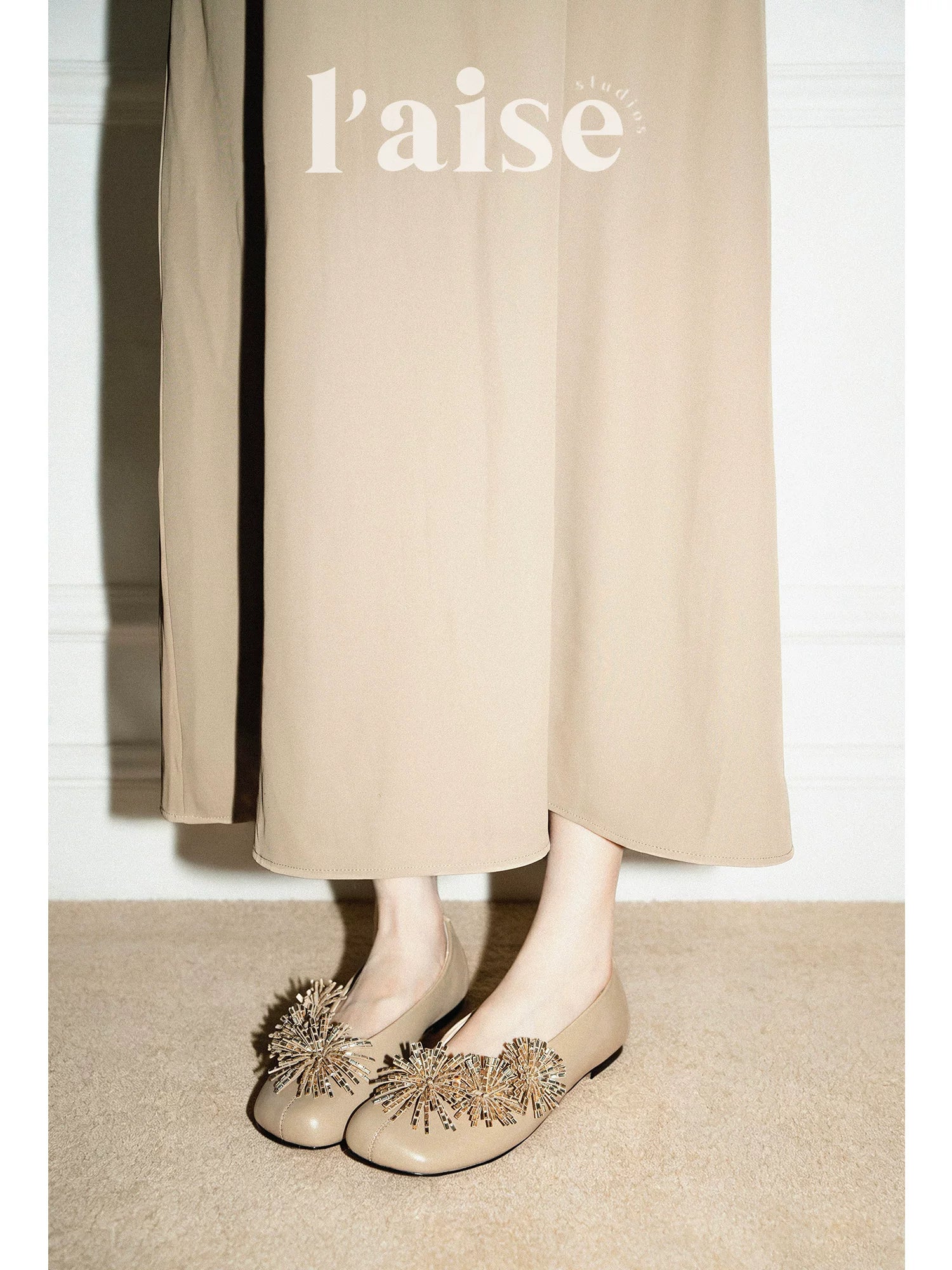 L'aise Square Head Rhinestone Soft-soled Shoes