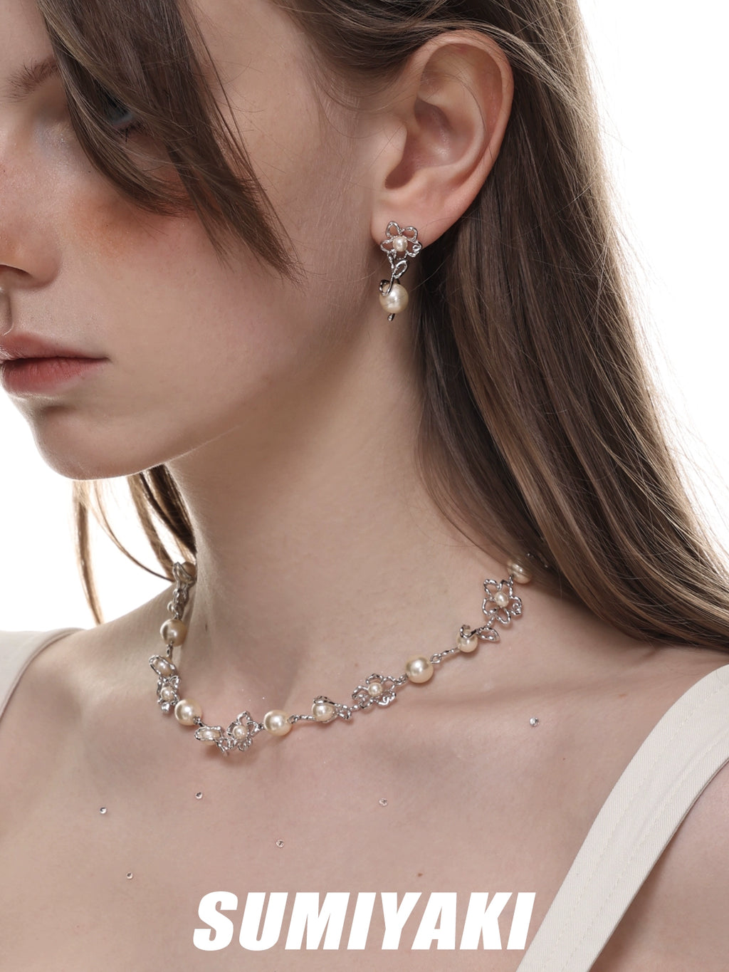SUMIYAKI Graffiti Line Sense Small Flower Pearl Hollow Necklace