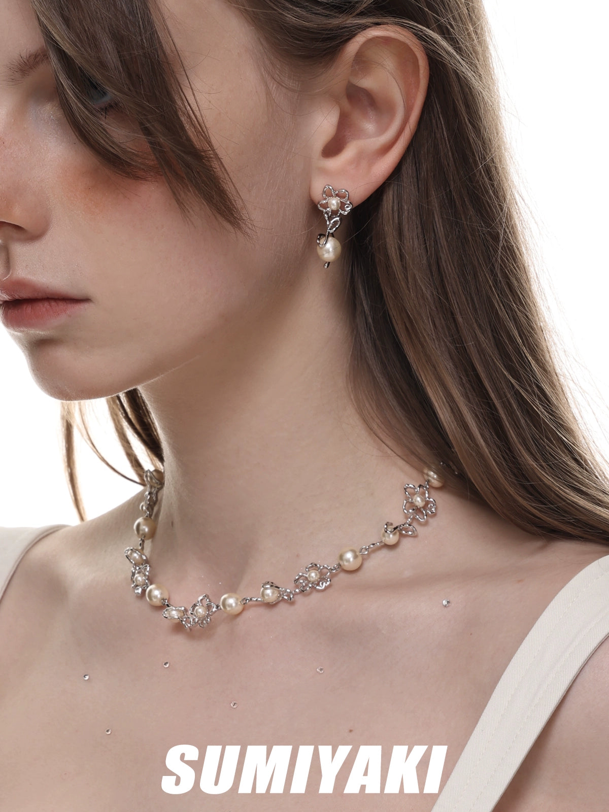 SUMIYAKI Graffiti Line Sense Small Flower Pearl Hollow Necklace