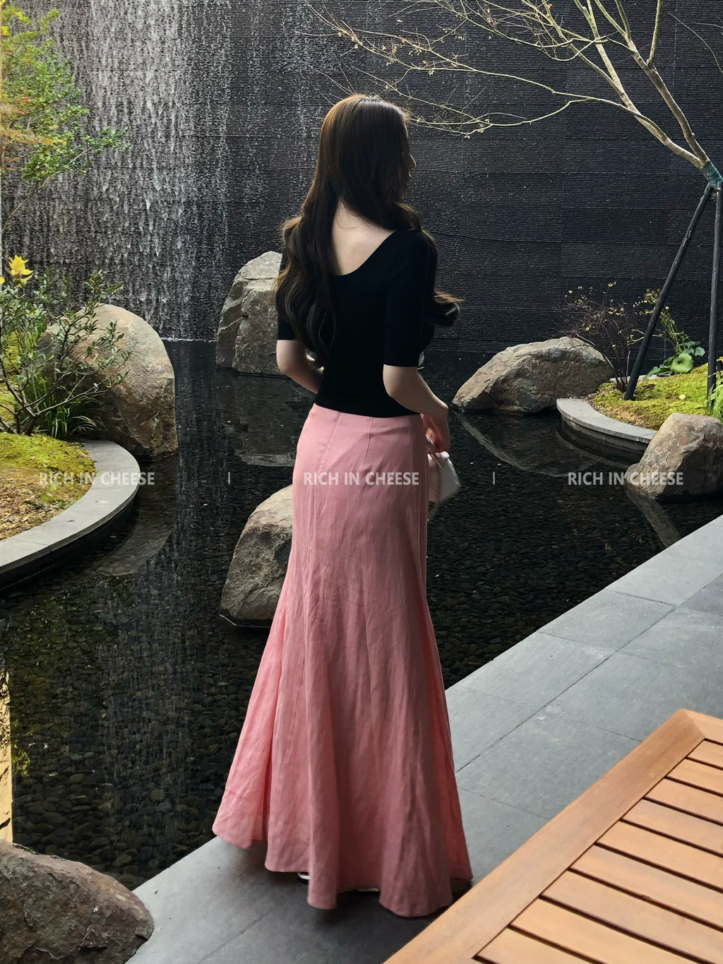RICH IN CHEESE Slim-fit U-neck Minimalist Skirt Set