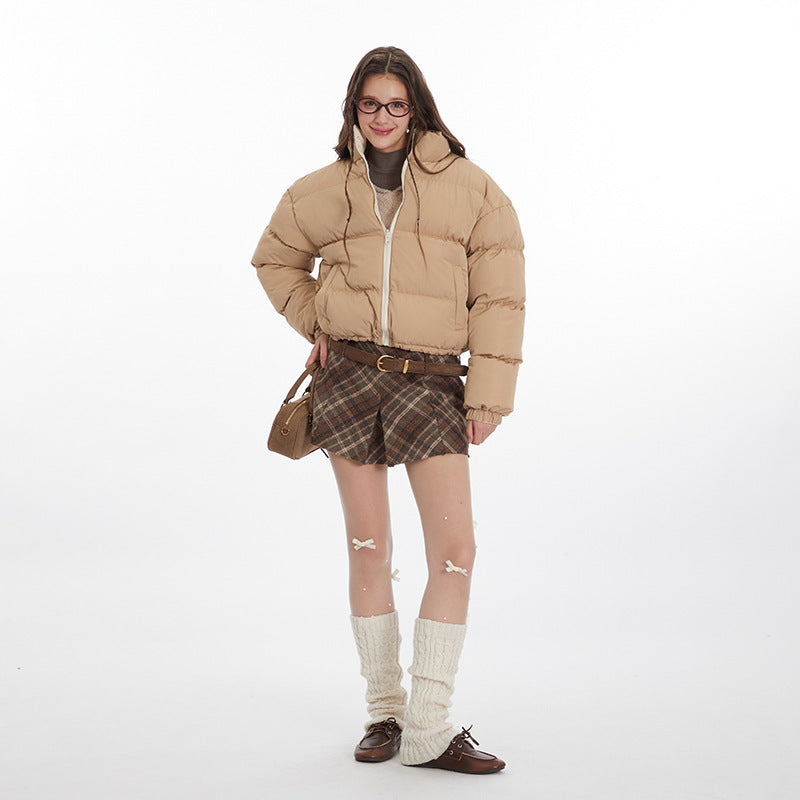 Nariele Wears A Stand-up Collar and A Loose Thickened Coat on Both Sides