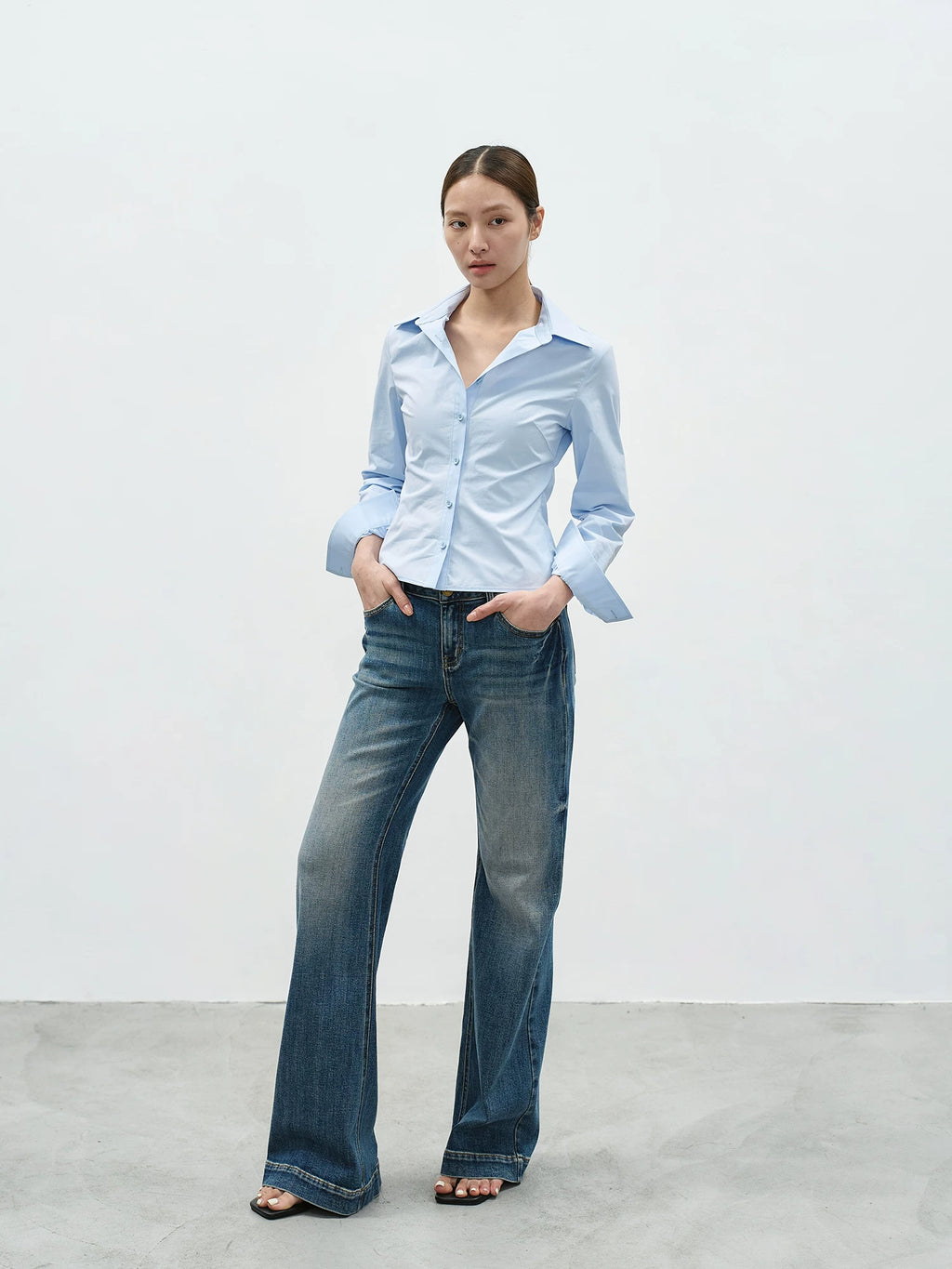 EIGHTHMONTH Waist V-neck Slim Shirt