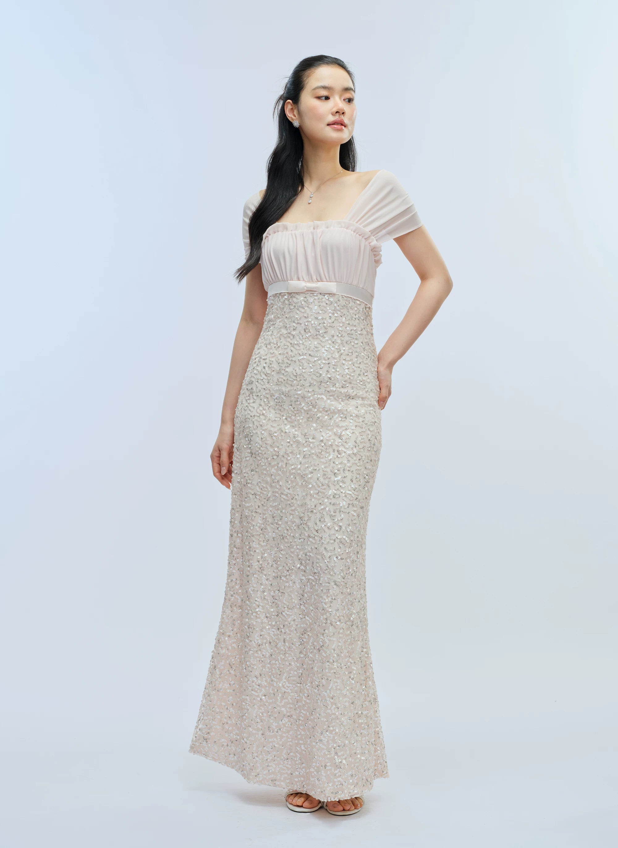 J TheChosen Sequined Streamer Stitching Bow Slim Dress