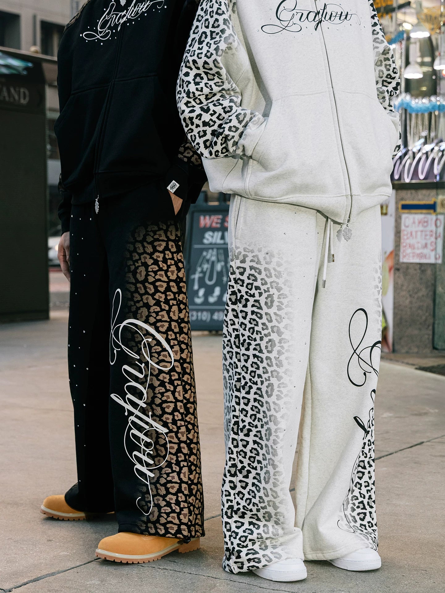 GRAF Gradual Change Snow Leopard Pattern Rhinestone Fleece Sweatpants
