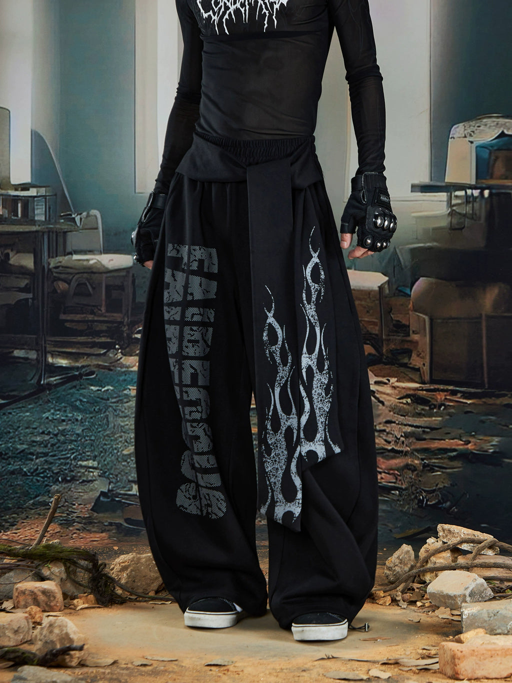 NOMANIAI  Totem Print Y2k Strap Scimitar Slacks
