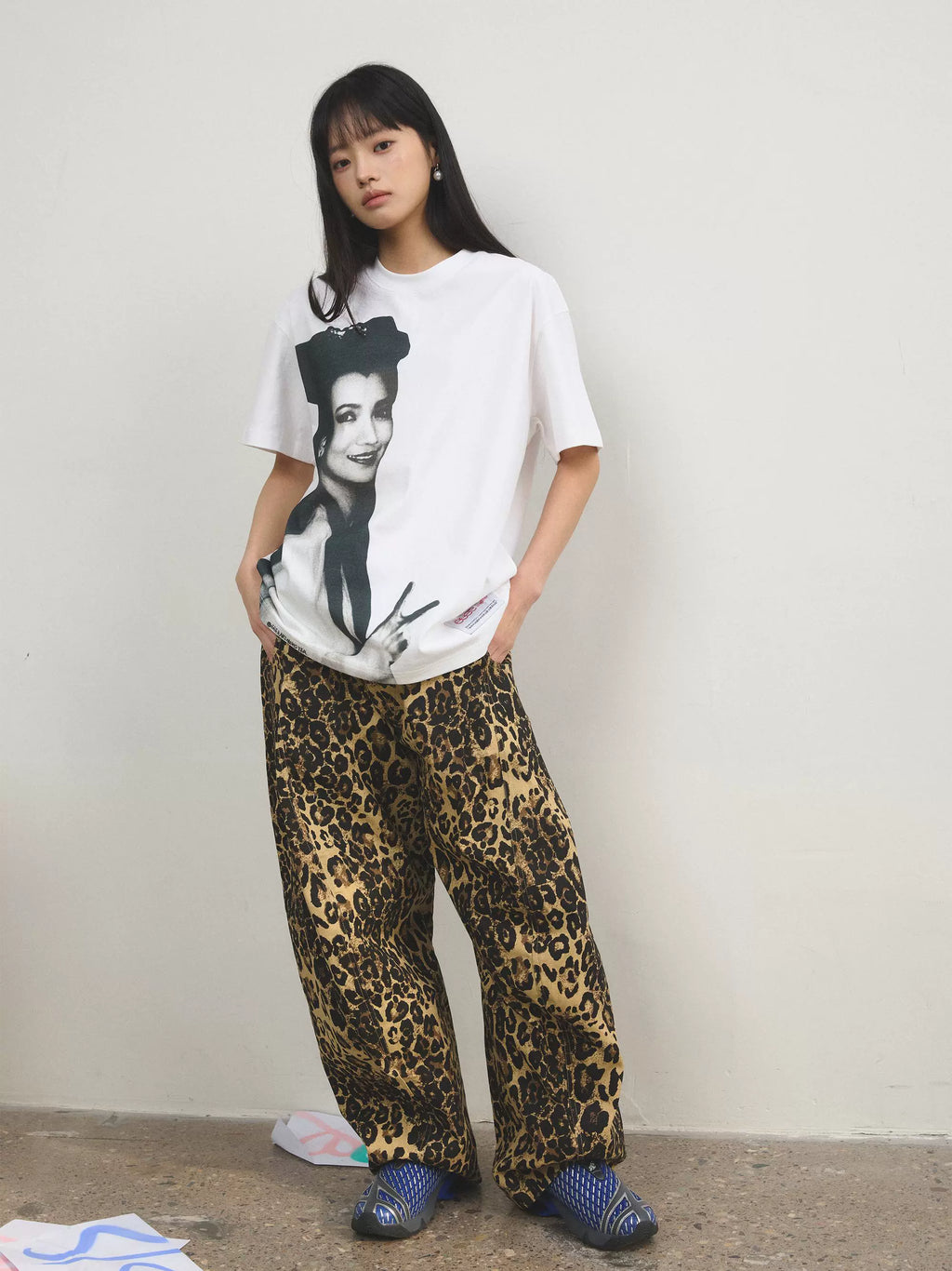 EeeeArtMonster Spoof Vintage Portrait Loose Small Label Tee