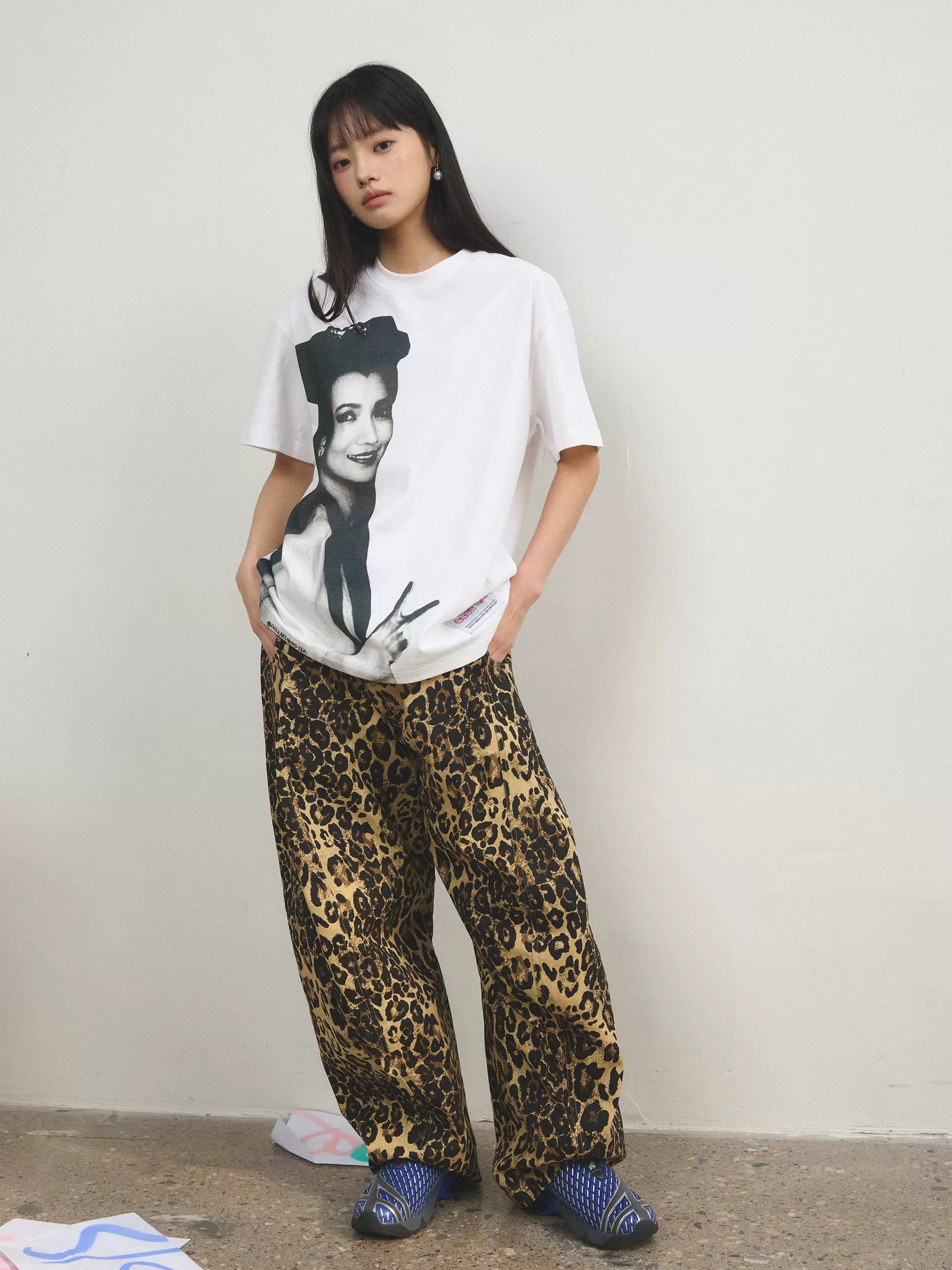 EeeeArtMonster Spoof Vintage Portrait Loose Small Label Tee