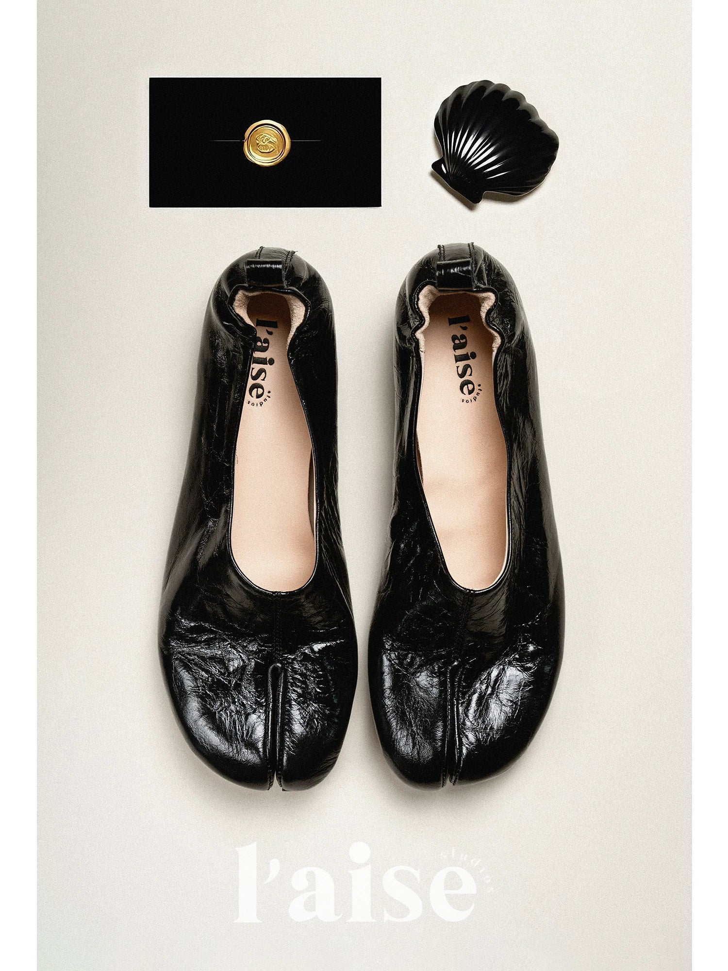 L'aise Retro Flat-toed Shoes
