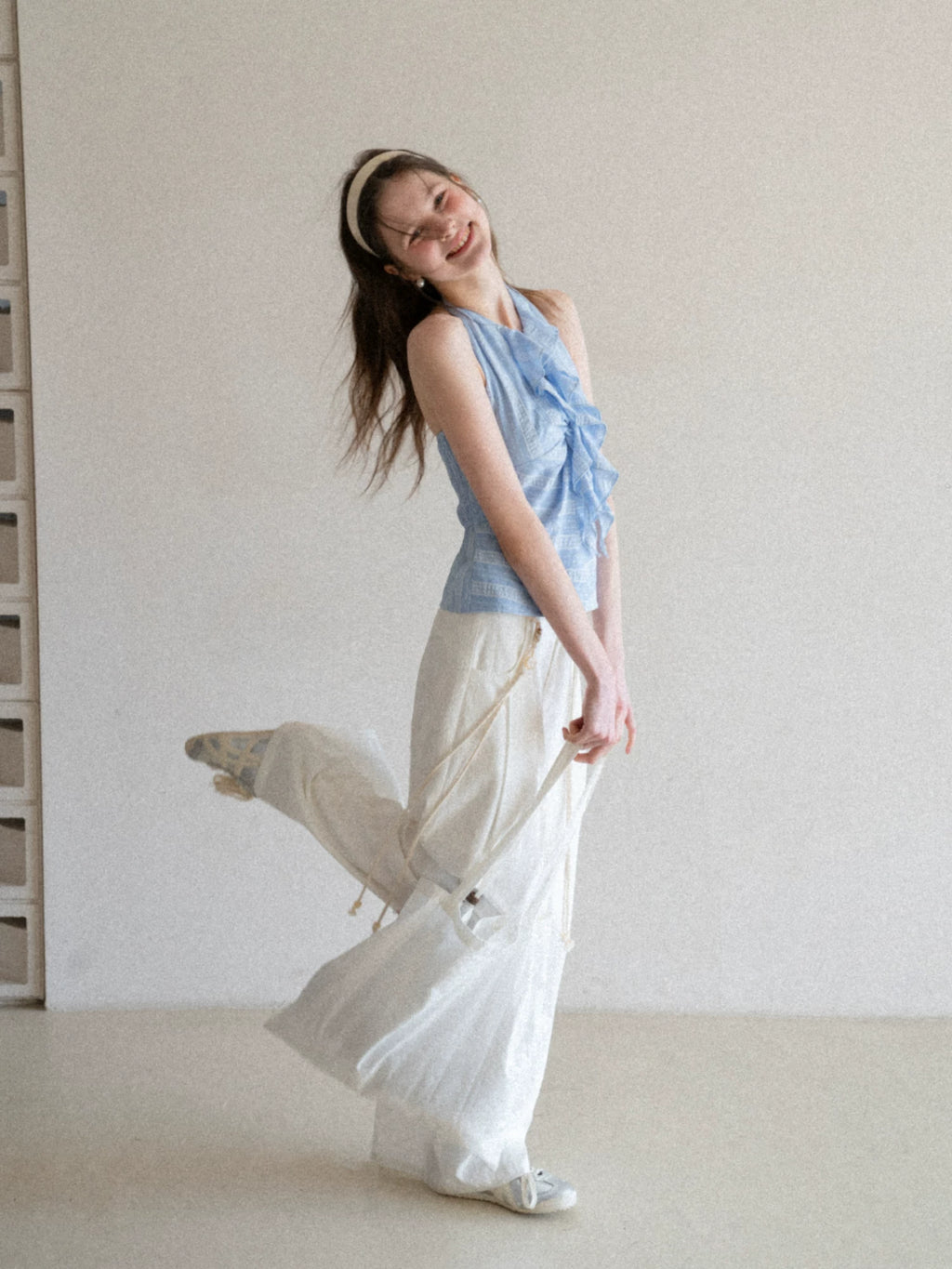 EGGKA V-neck Neck Halter Slim Vest