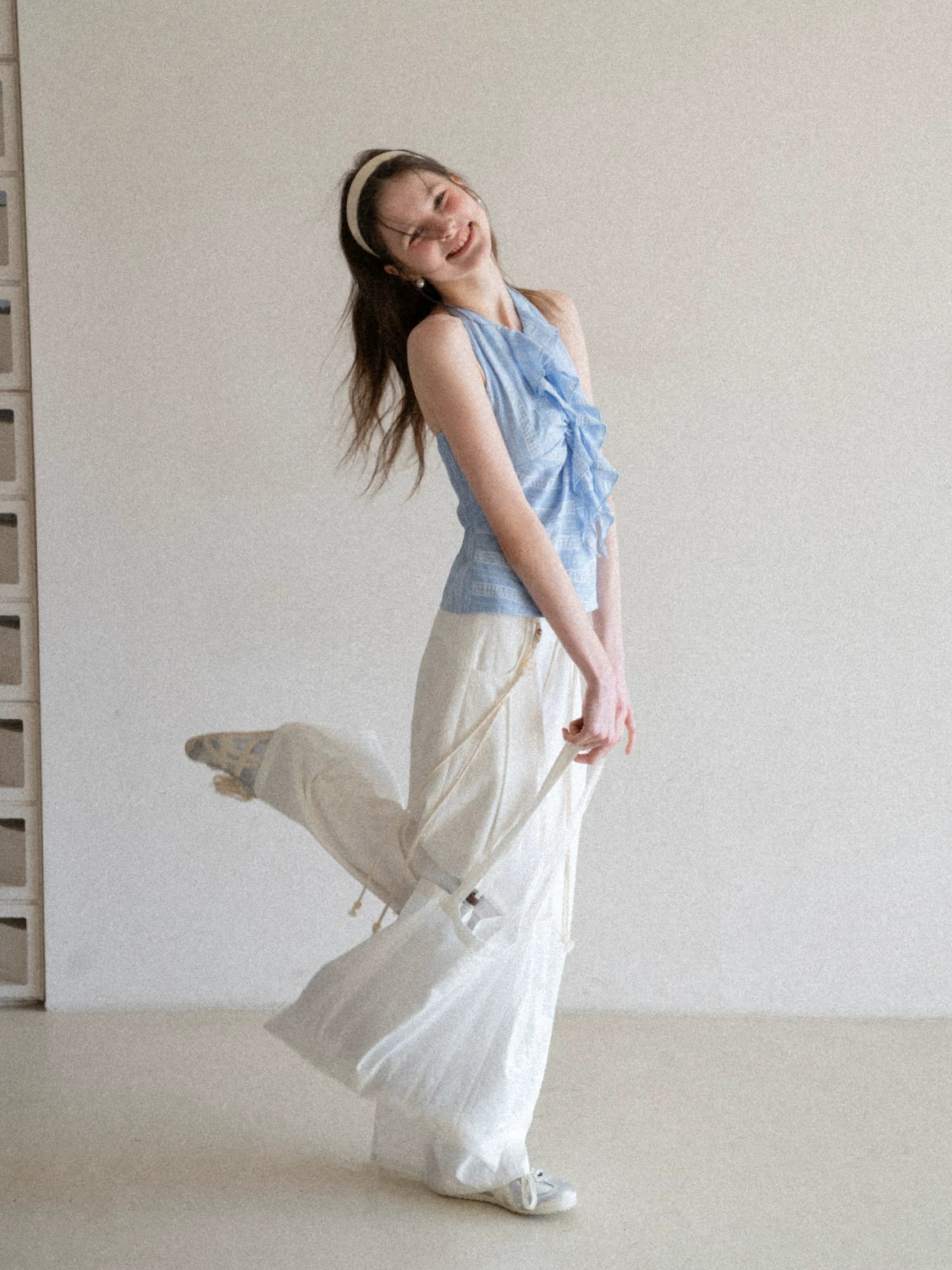 EGGKA V-neck Neck Halter Slim Vest