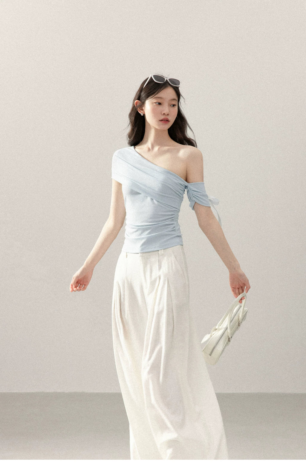 Cantonstory Slanted Shoulder Waist Slim and Thin Tee
