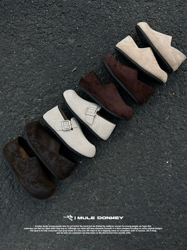 Donkey Wears A Pair of Thick-soled Half-slippers