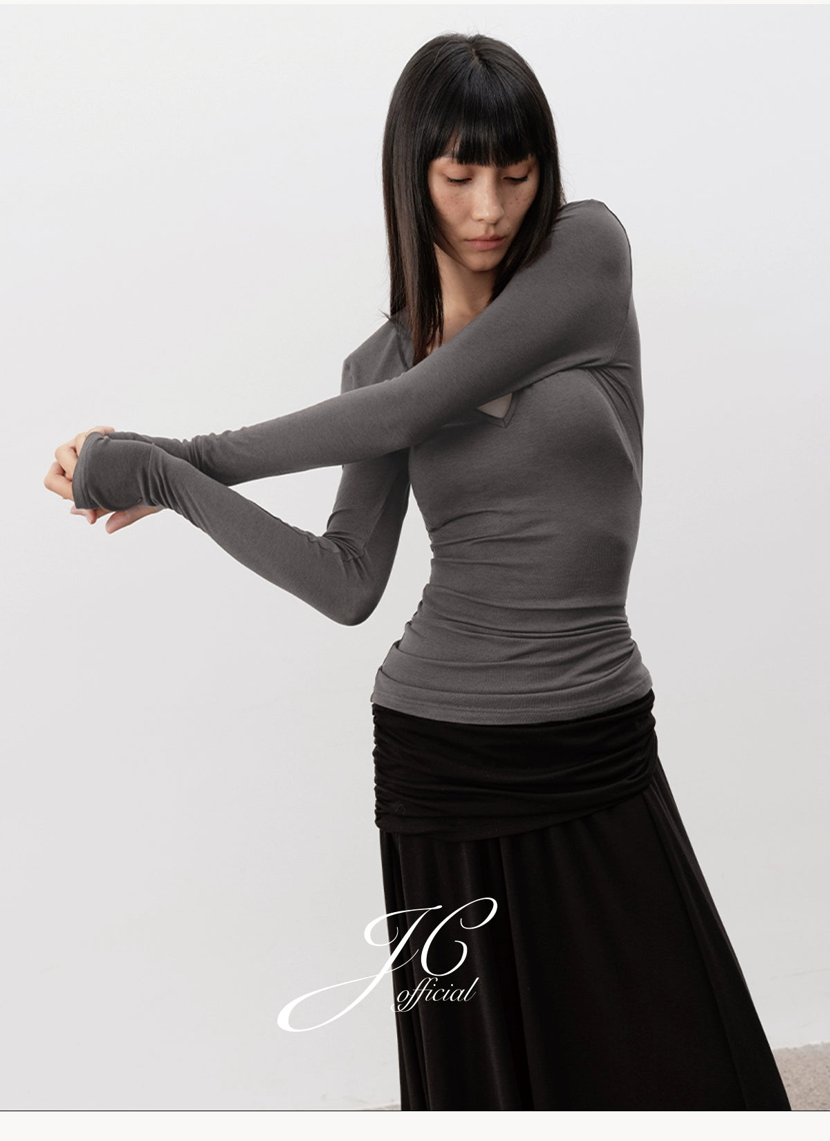 JCAESAR V-neck Long-sleeved Knitted Sweater