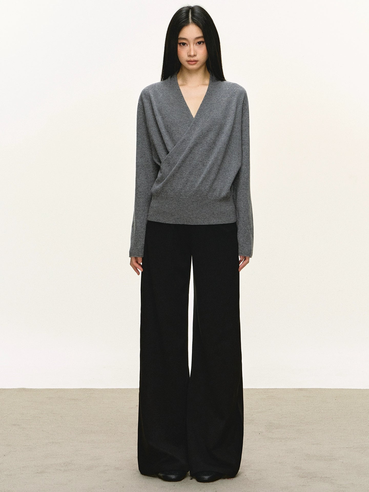 Anna Aneae Pleated V-neck Cross Loose Long Sleeve Knit