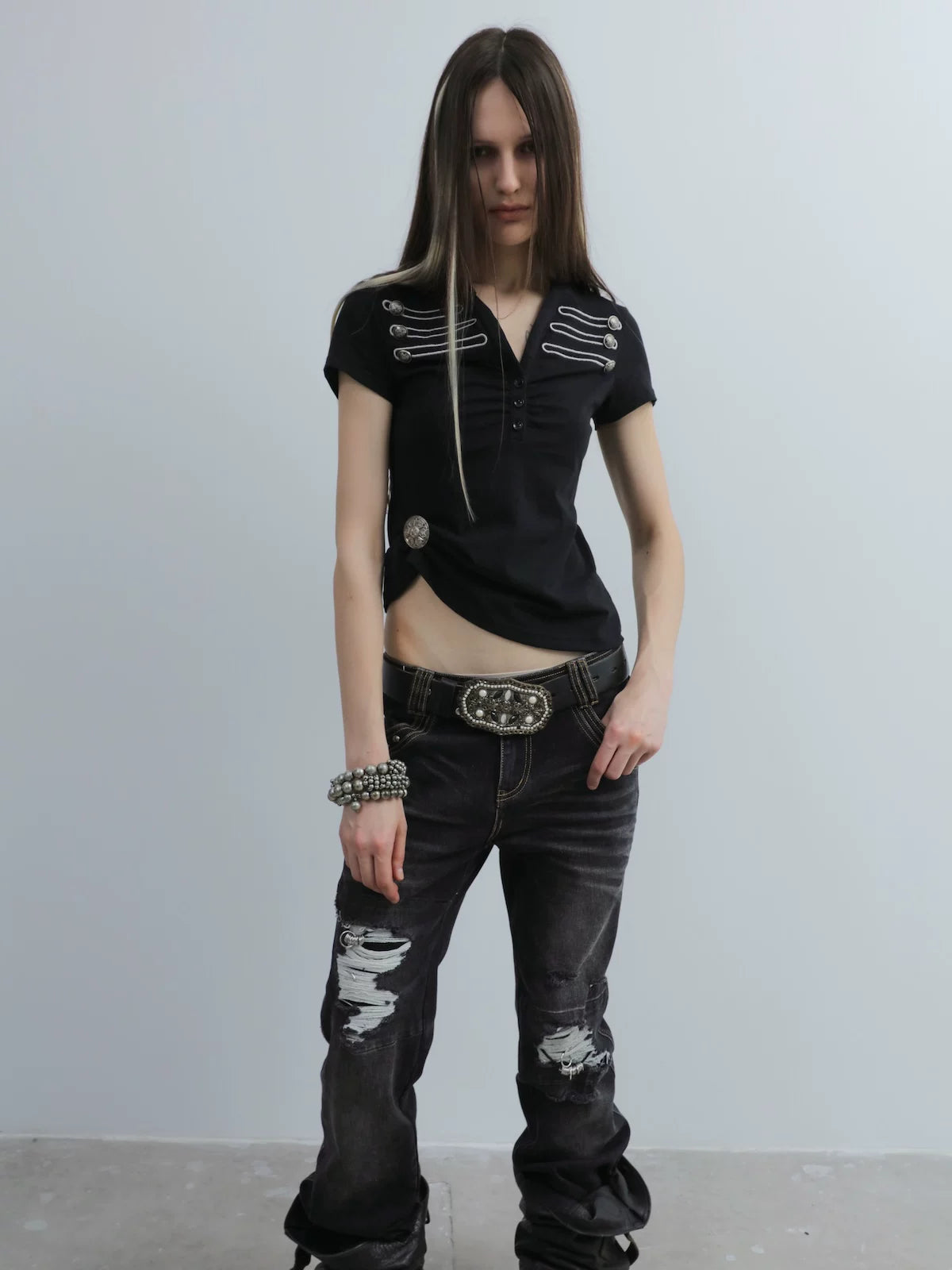 DoublePunch Vintage Embroidered Metal Buckle Slim Tee