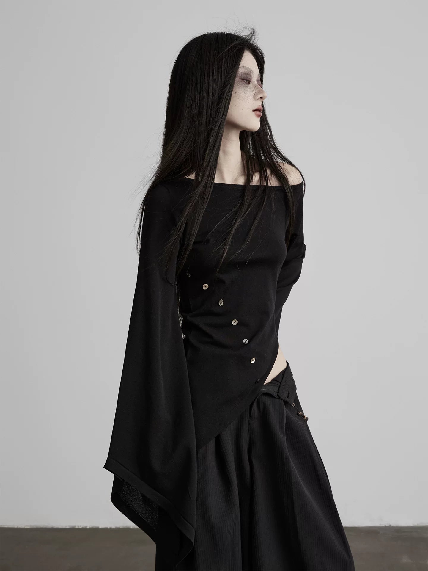INDULG Slanted Shoulder Thin Knitted Long Sleeves