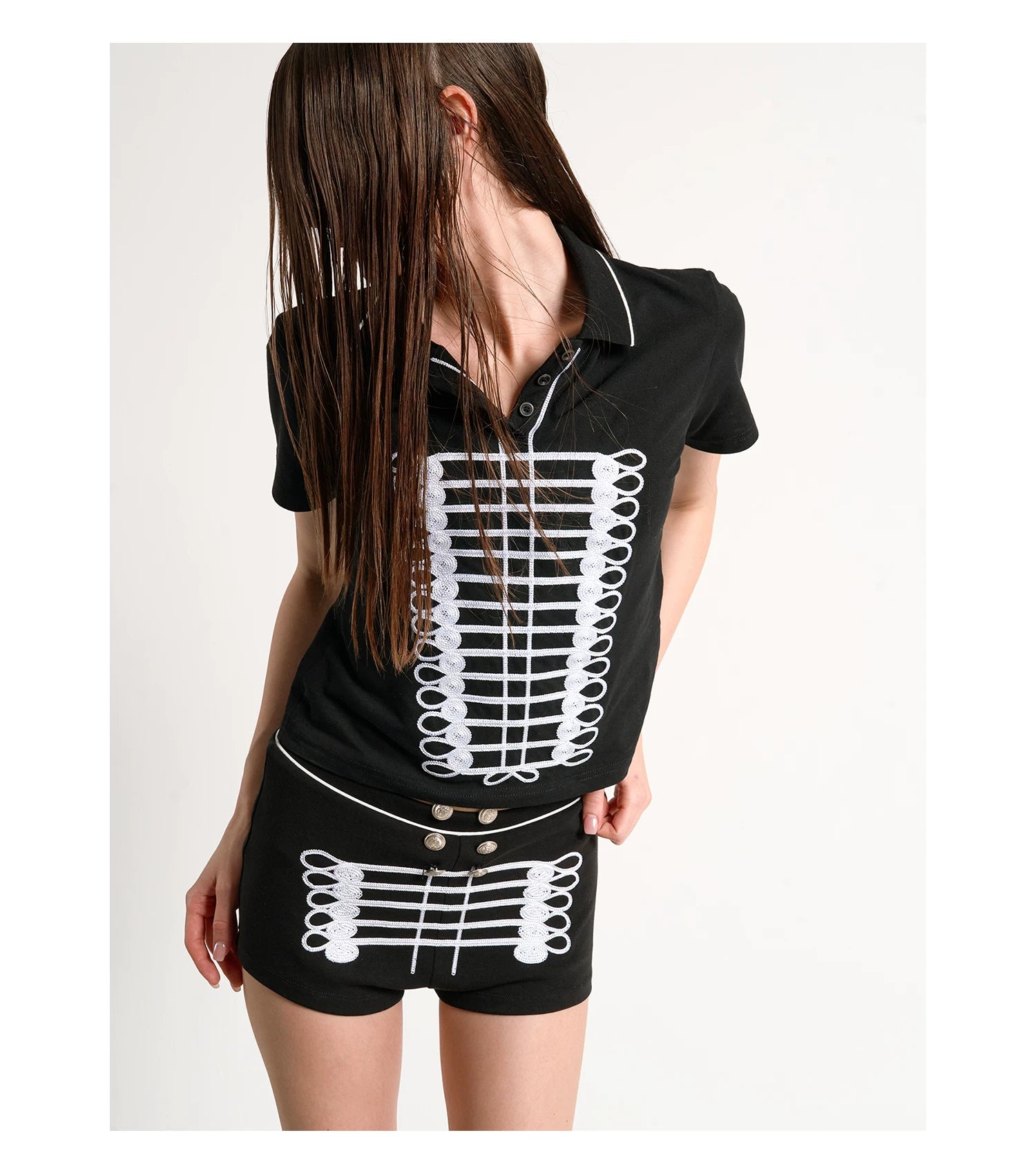 No E Mosen Chain Embroidered Slim Tee