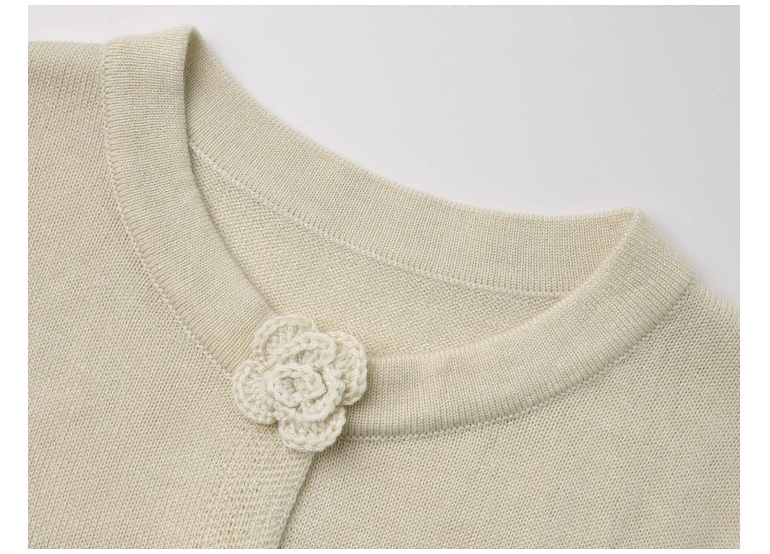 EIGHTHMONTH Three-dimensional Floral Button Knit