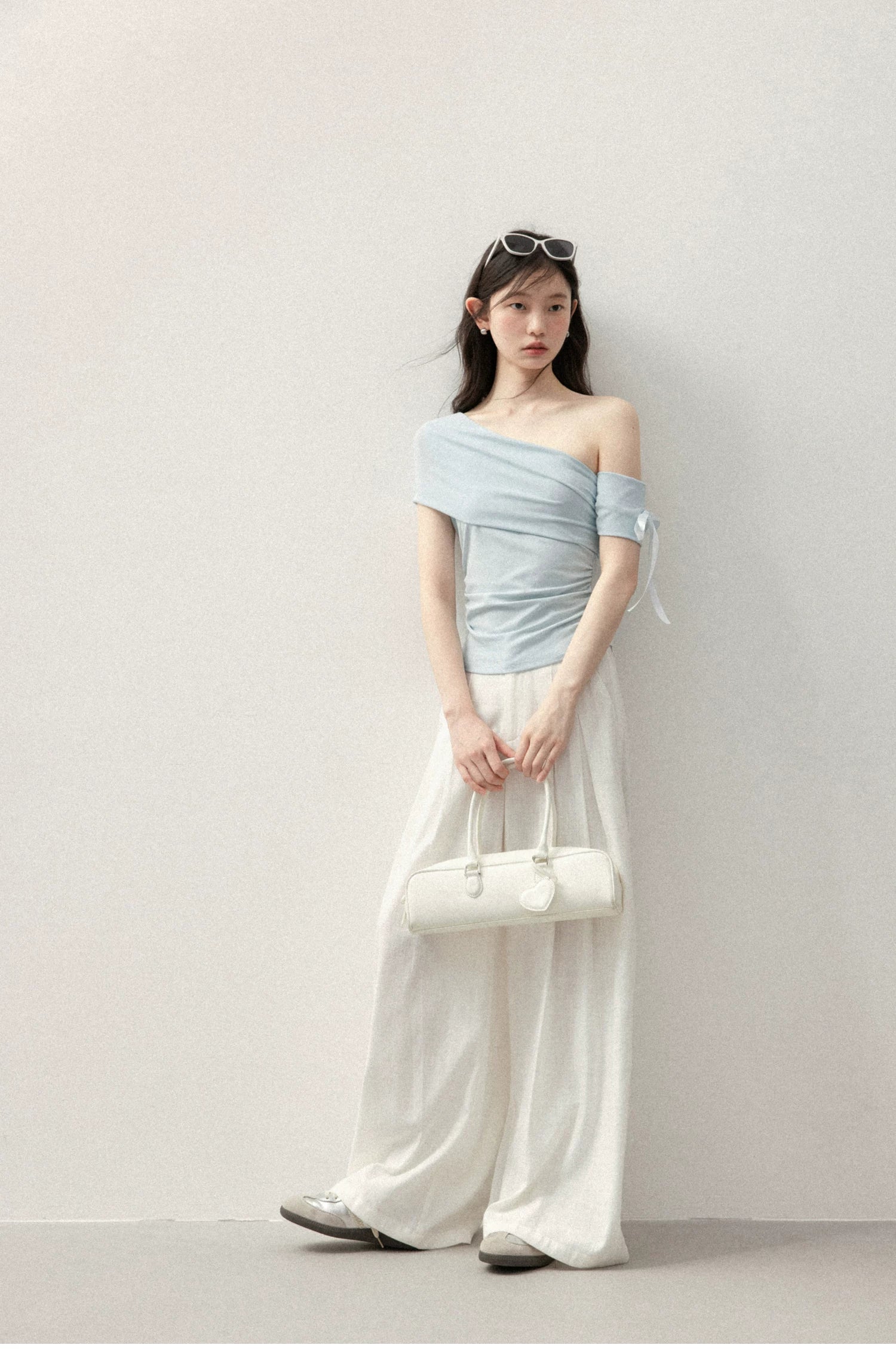 Cantonstory Slanted Shoulder Waist Slim and Thin Tee