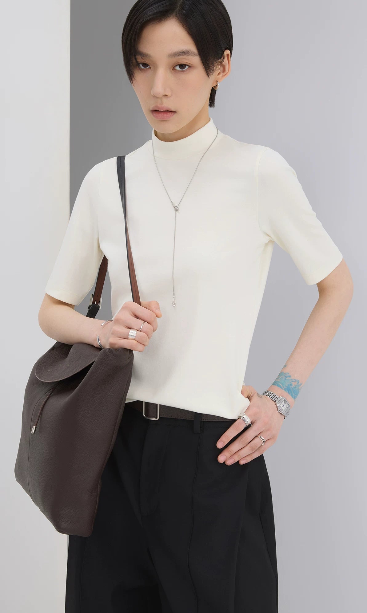 Sameuoo Small Turtleneck Shoulder Tee