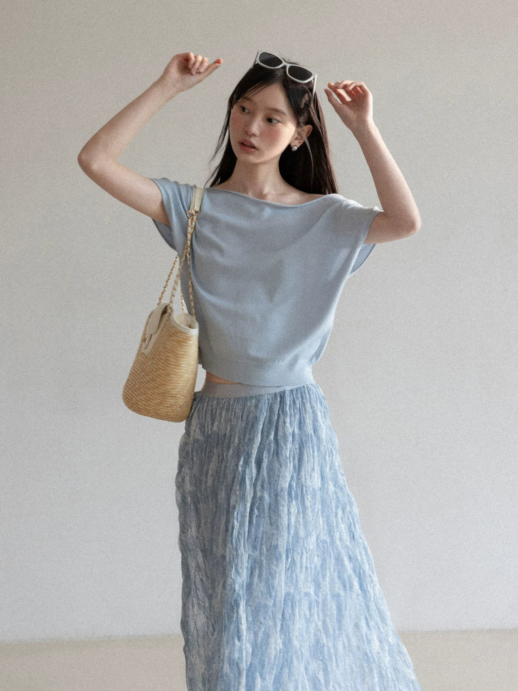 Cantonstory Slanted Shoulder Knitted Loose and Thin Tee