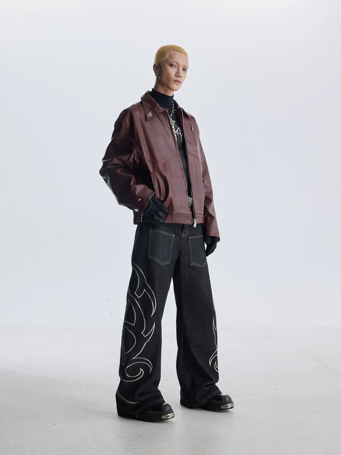 NOMANIAI Embroidered Totem Scimitar Jeans