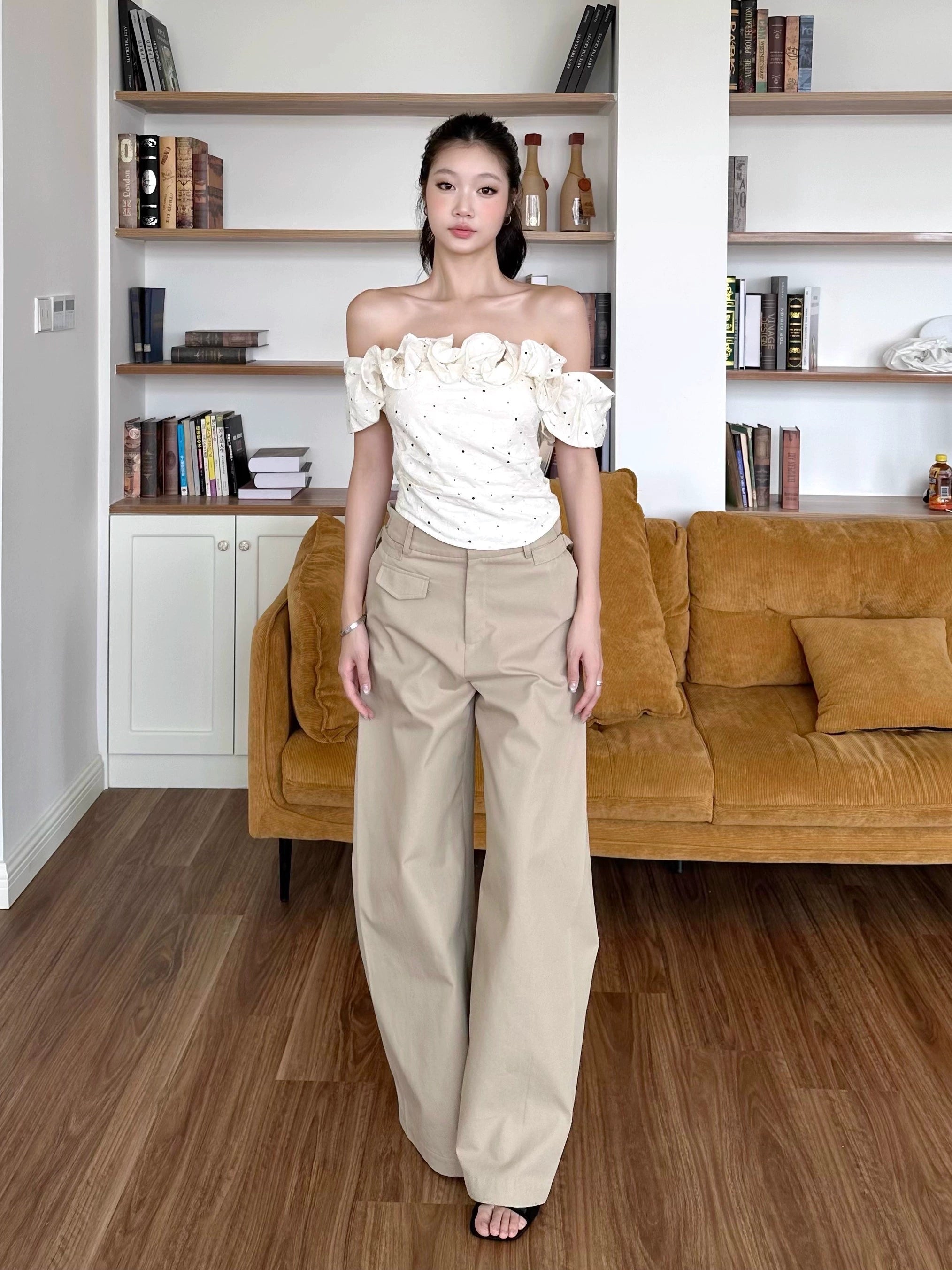 WITHMIN One-word Shoulder Polka Dot Waist Shirt