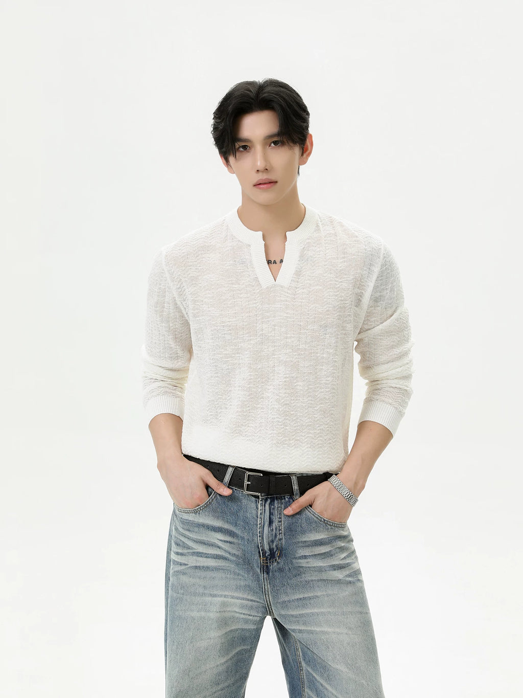 TURNTIDE Front Shoulder V-neck Knitted Tee