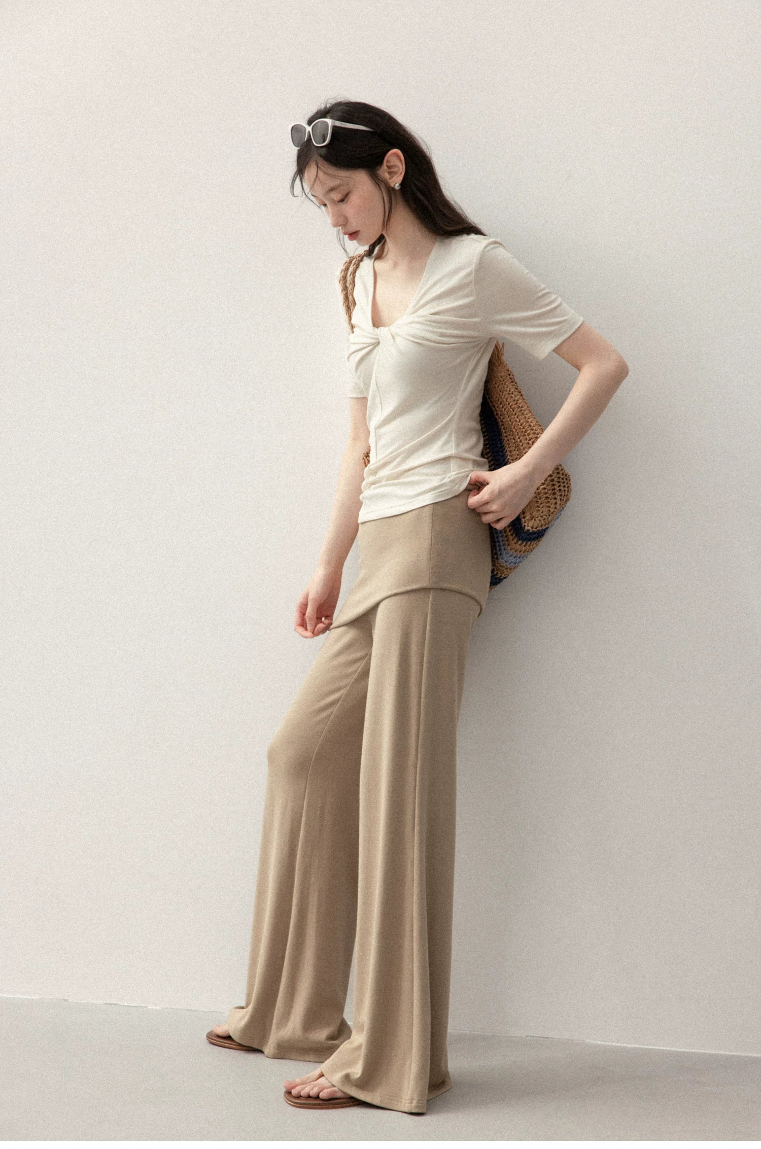 Cantonstory Kink V-neck Straight Shoulder Slim Tee