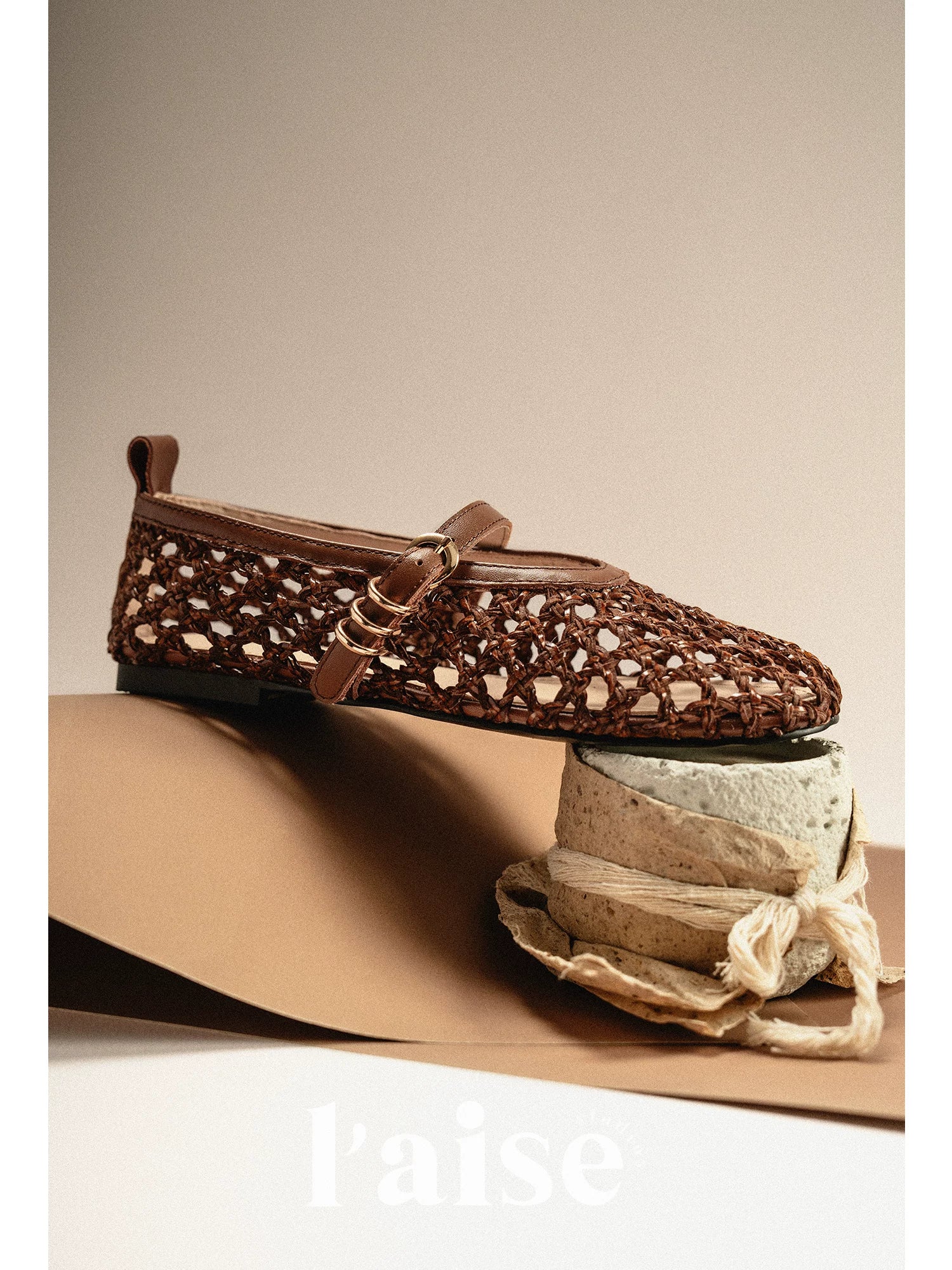 L'aise Vintage Fashion Strap-on Shoes