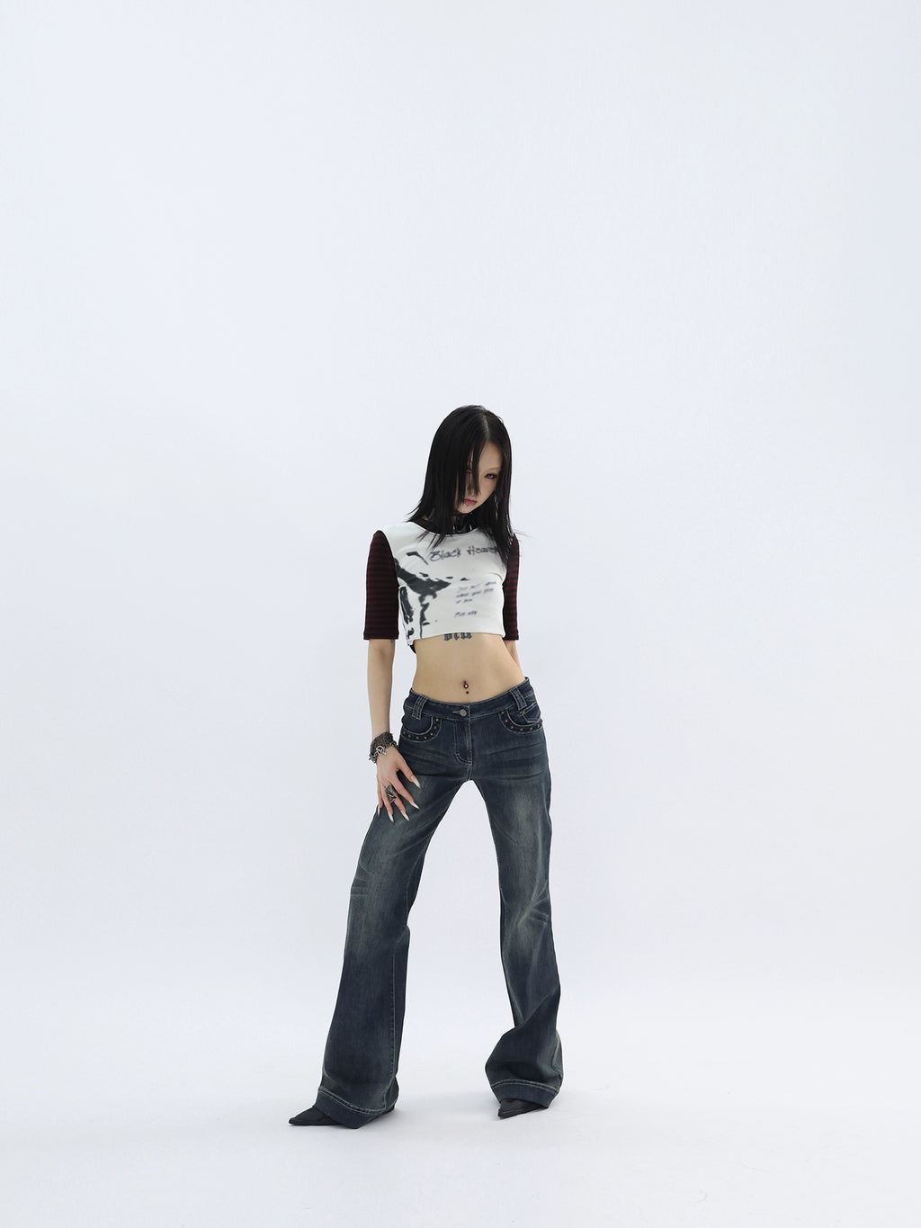 FUZZYKON Trimmed Rivet Skinny Low-rise Flared Jeans