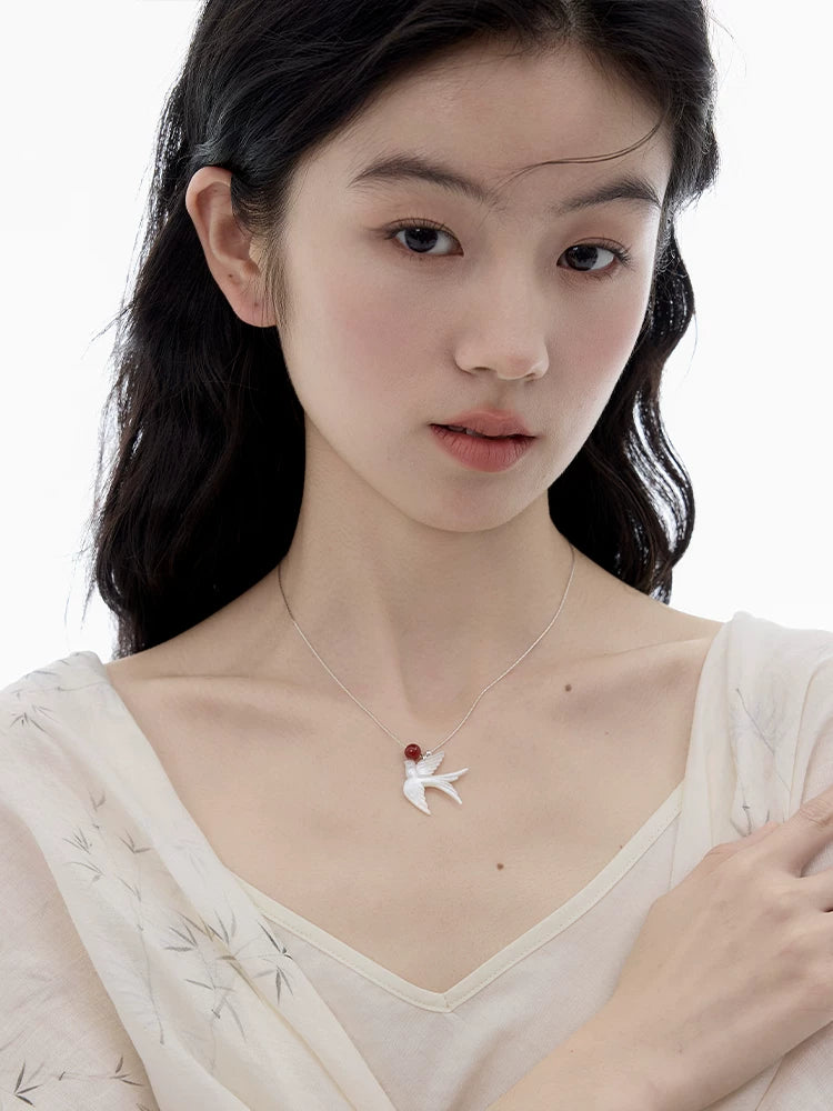 NO SOLUTION White Dish Shell Swallow Sterling Silver Necklace
