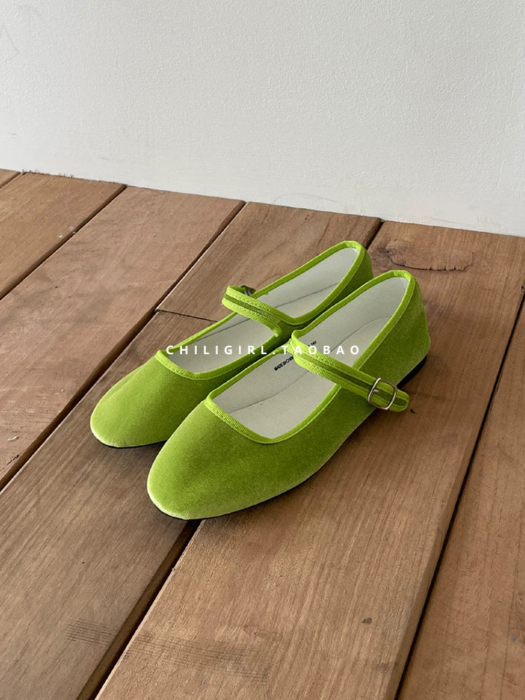 CHILIGIRL Retro Velvet Shallow Mouth Flat Bottom Shoes
