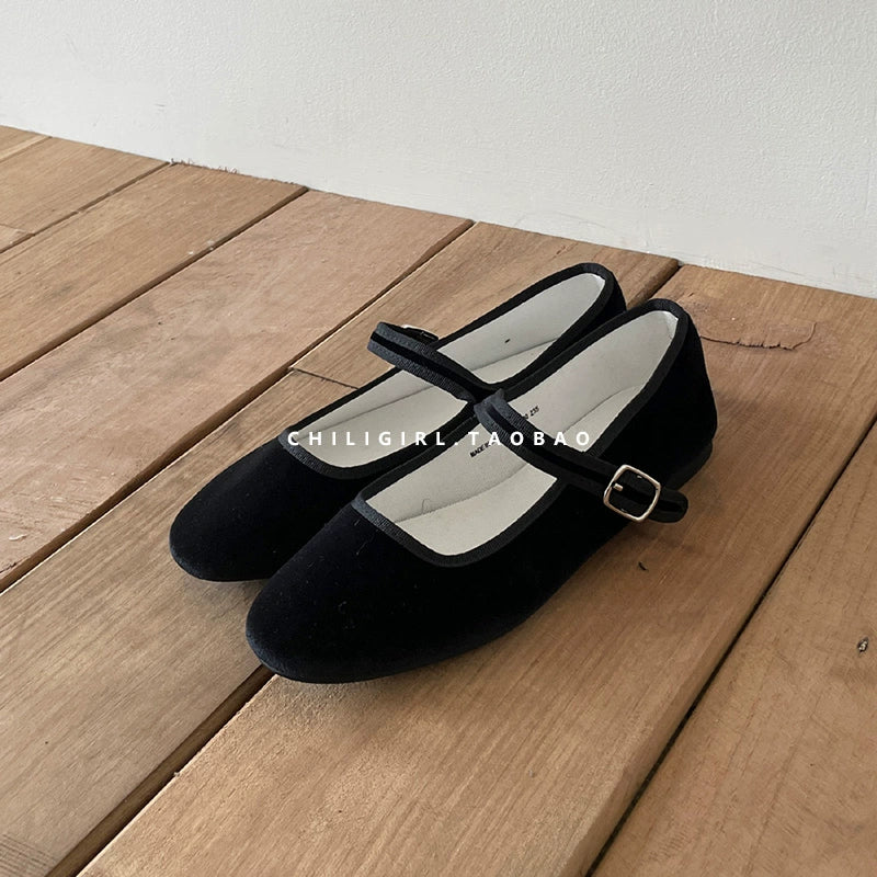 CHILIGIRL Retro Velvet Shallow Mouth Flat Bottom Shoes