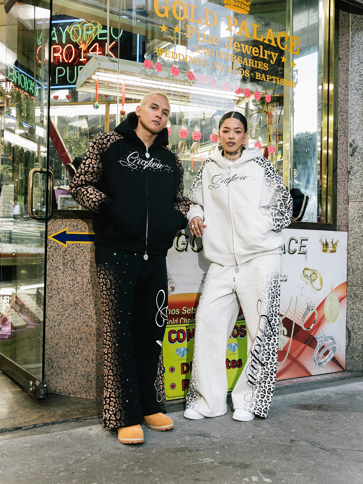 GRAF Gradual Change Snow Leopard Pattern Rhinestone Fleece Sweatpants