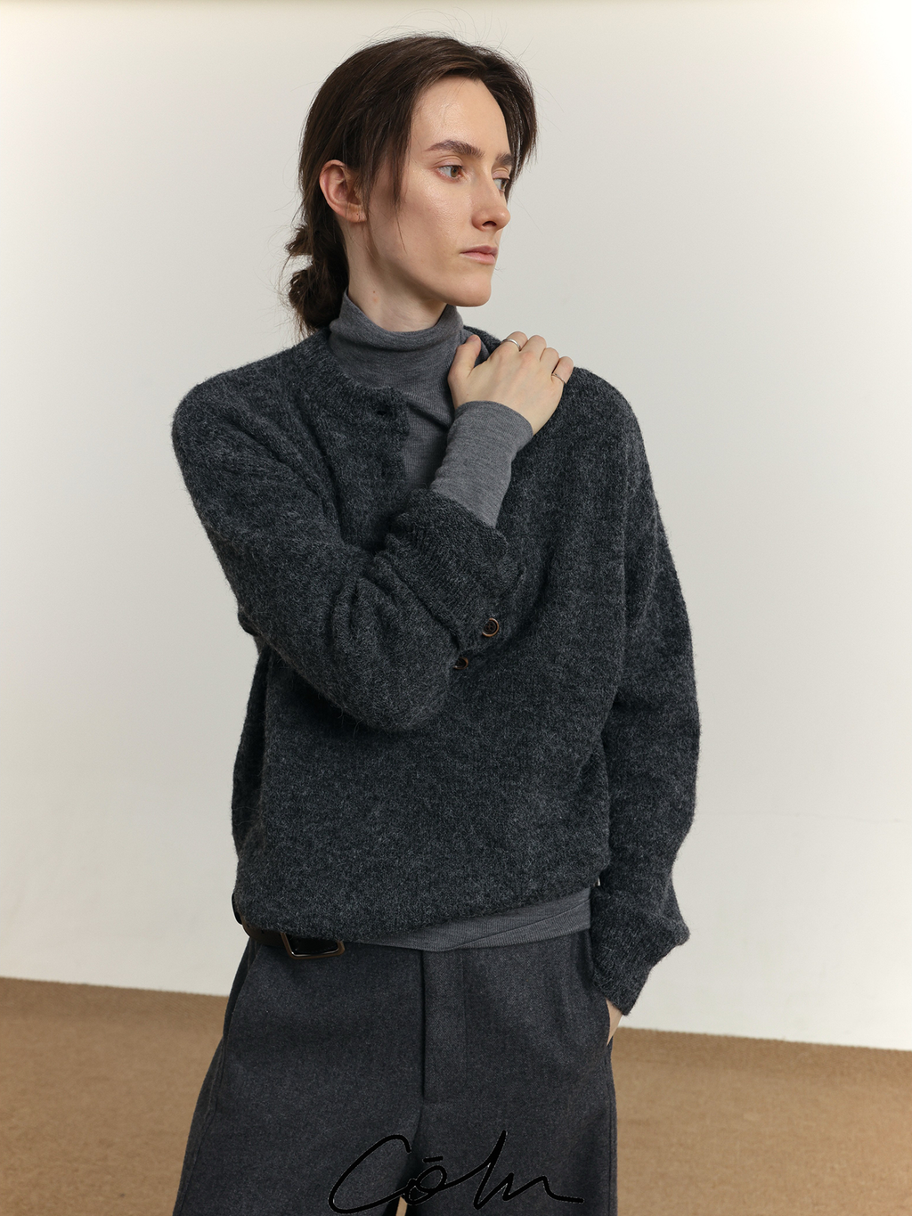 COLN Henry Neck Thickened Sweater