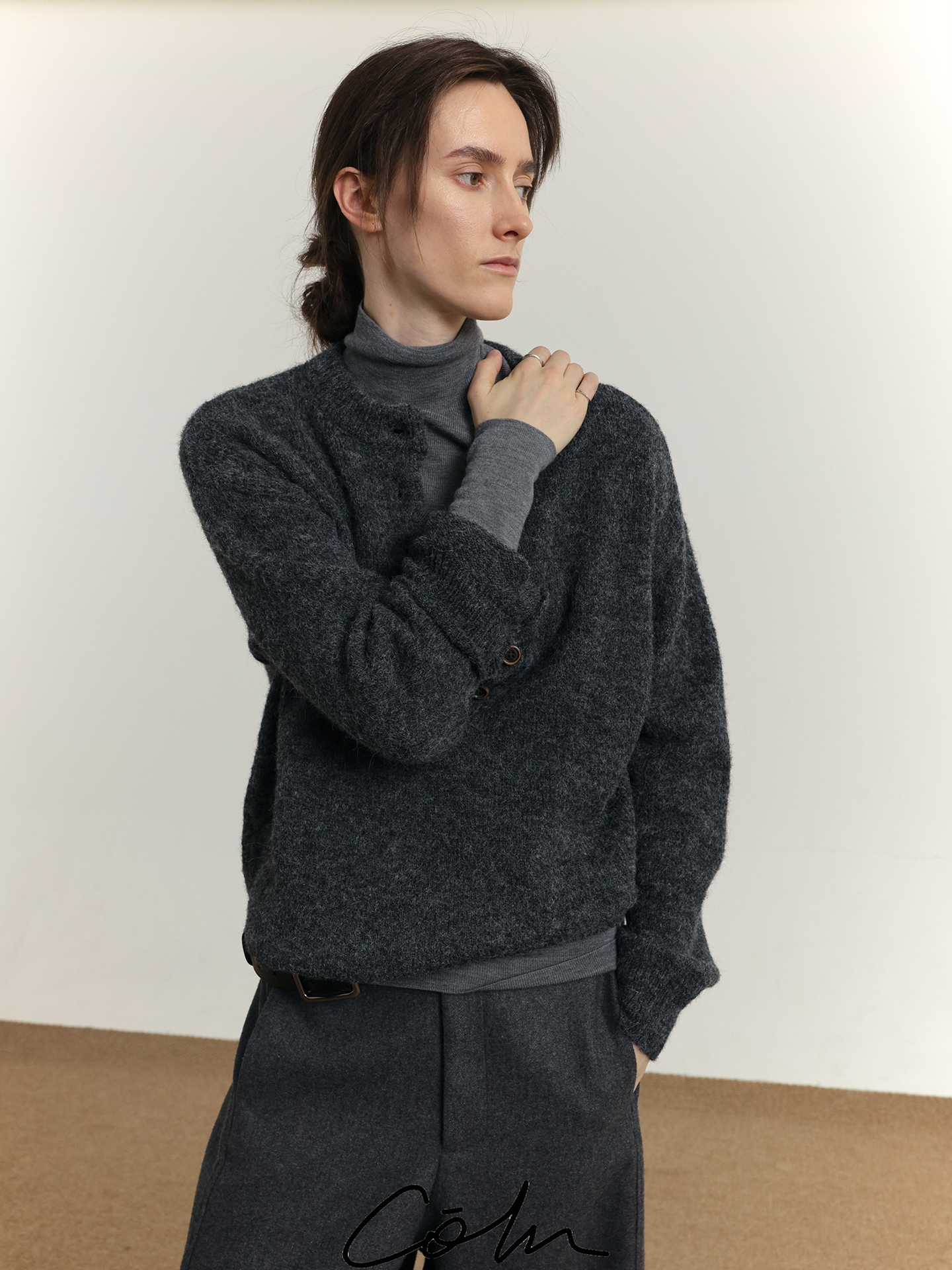 COLN Henry Neck Thickened Sweater